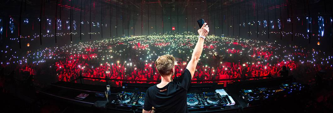 Armin van Buuren’s full A State Of Trance 850 set is available on YouTube!